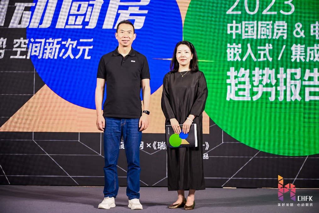 左：中国家电网总编吕盛华 右：《瑞丽家居设计》首席内容总监周小捷.jpg